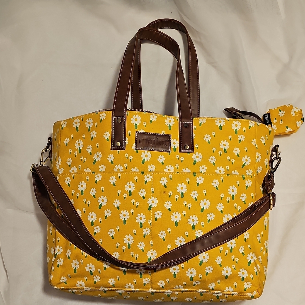 Maika Essential Tote And Mini Cube Key Ring Caramel